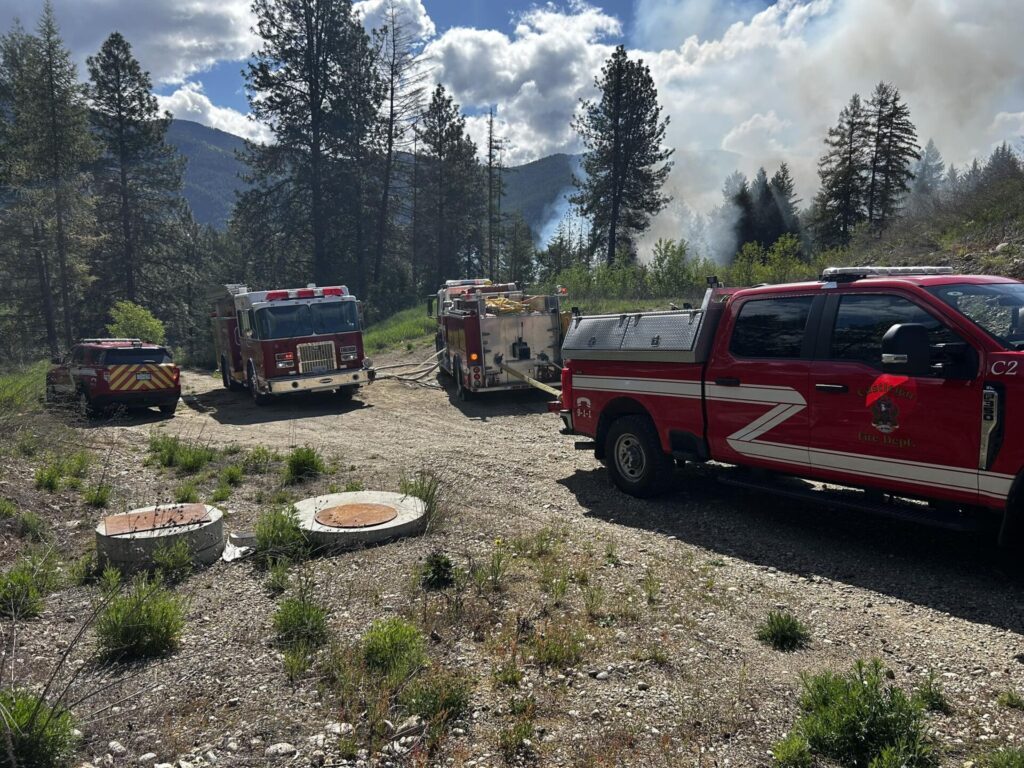 Castlegar fire crews work to contain blaze