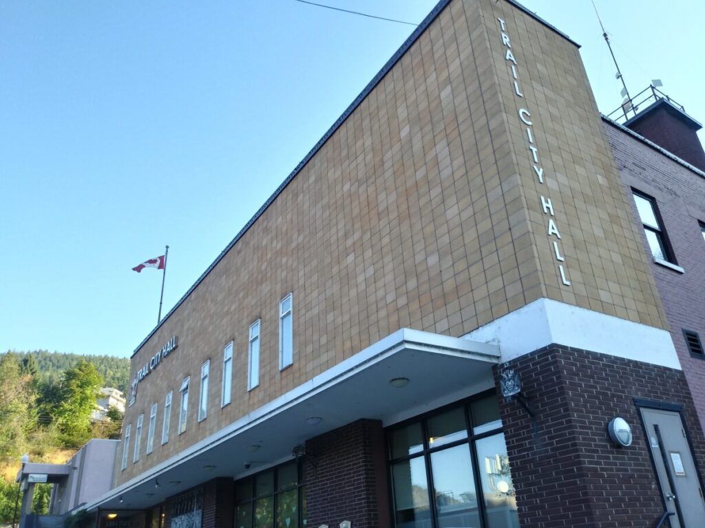 Trail backs Warfield amalgamation study