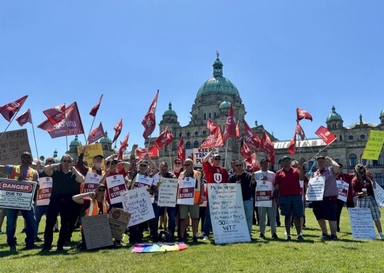 Striking transit workers rally in Victoria to demand government get involved
