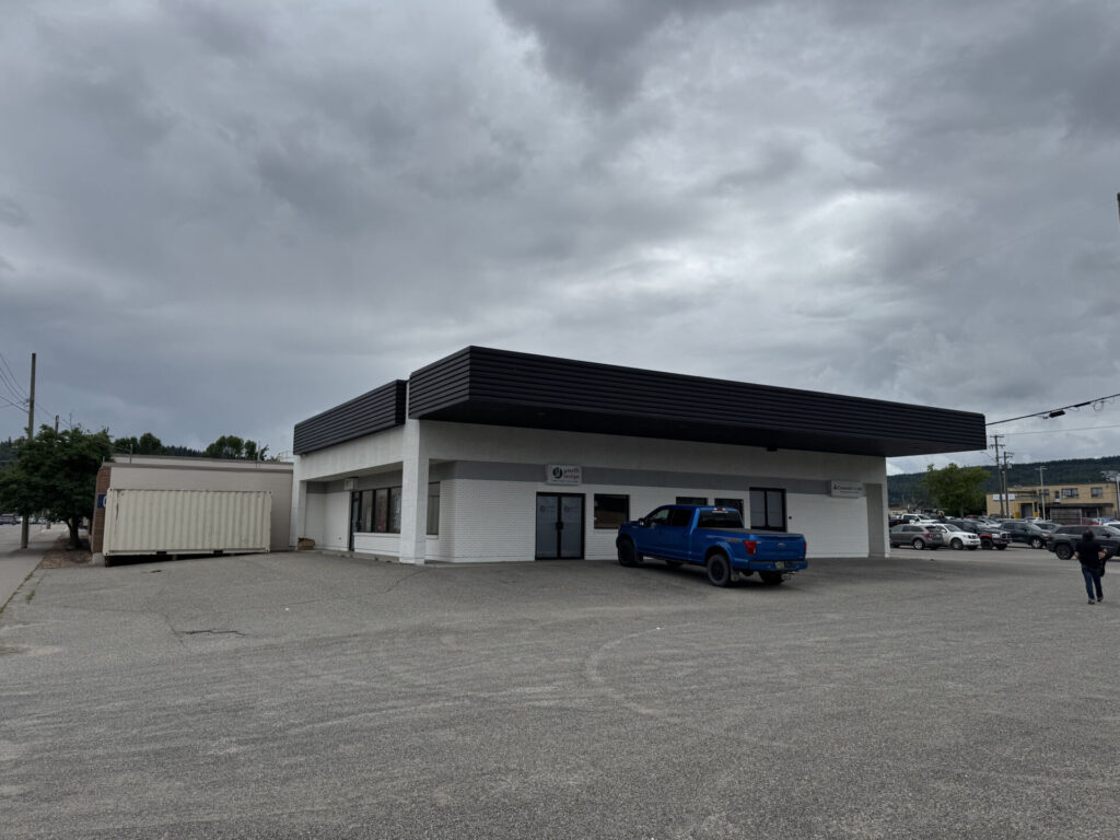 Elvis to Host Benefit for Local Food Bank