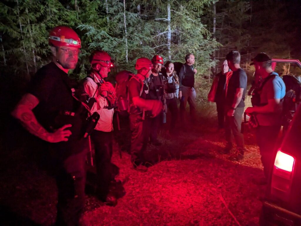 Quick thinking aids in rescue of lost hiker, Powell River Search and Rescue 