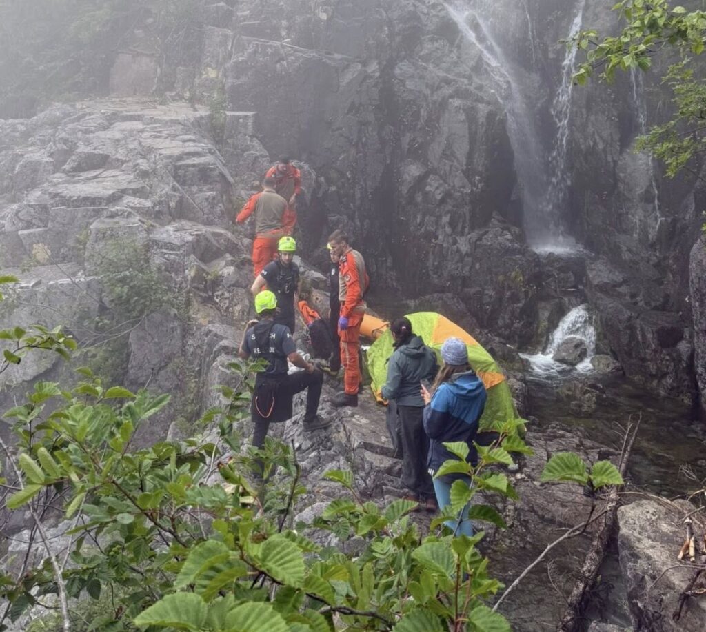 Hiker lifted to safety despite challenging weather conditions, Alberni Valley Rescue 