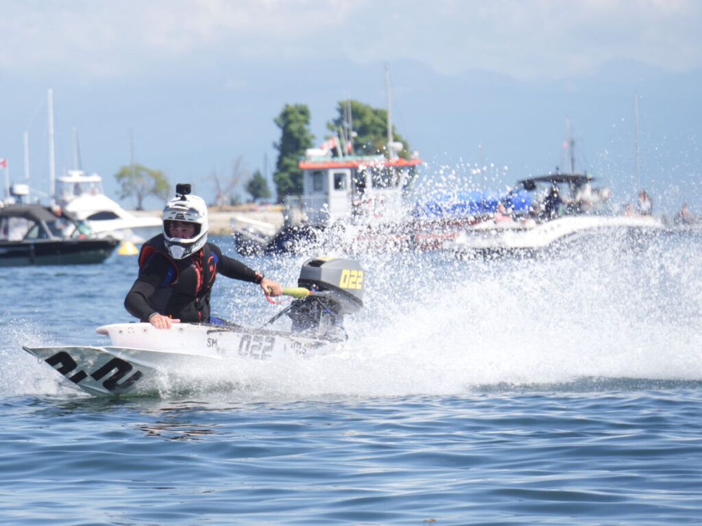 Nanaimo bathtub race draws crowd to waterfront