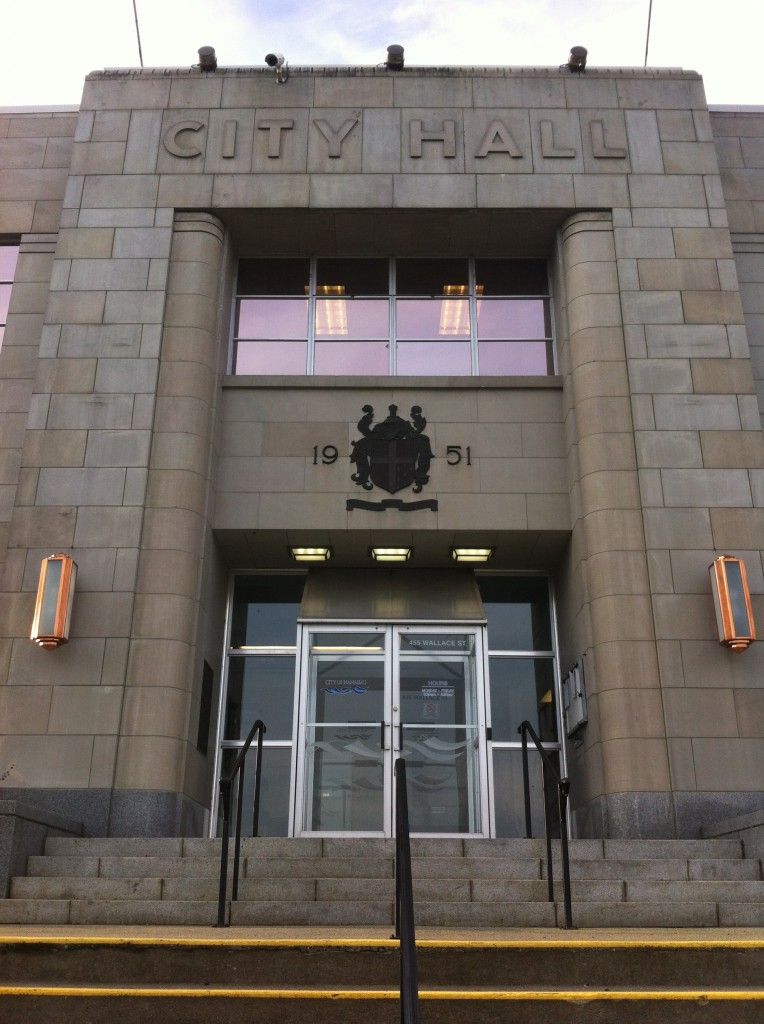 Nanaimo committee turns down fence around city hall parking 