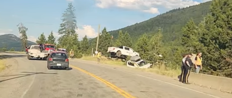 Lucky escape for three-vehicle collision in Greenwood