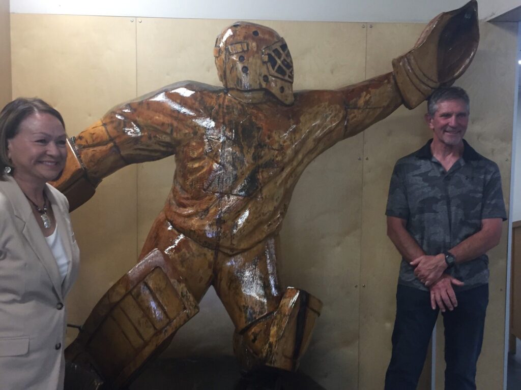 Williams Lake hockey fans “score big” with gifted chainsaw carving of Carey Price