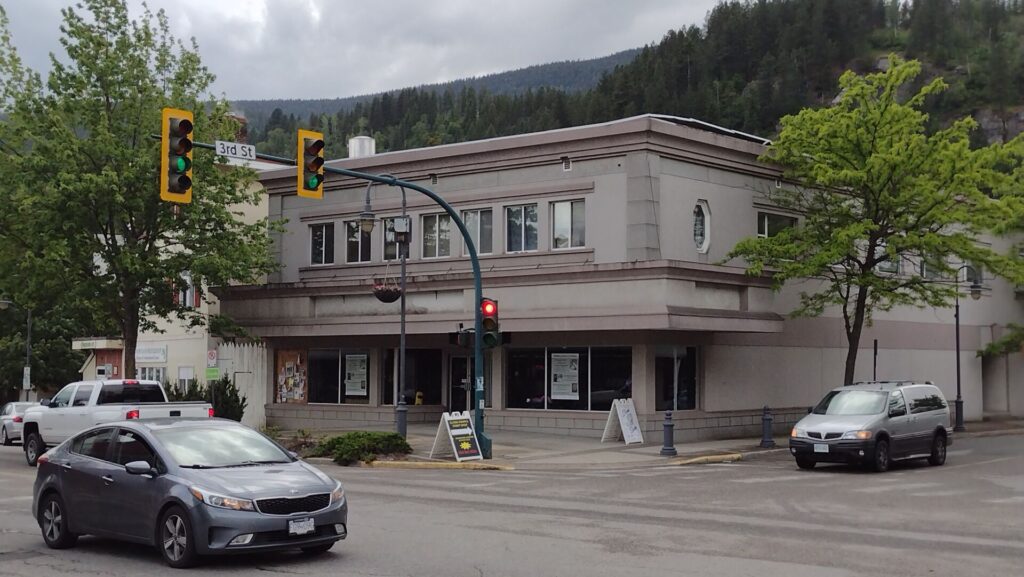 Contract awarded to demolish Castlegar’s Eremenko building