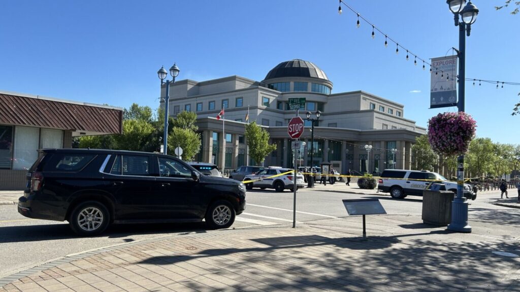 Police responding to potential bomb threat at the PG Courthouse