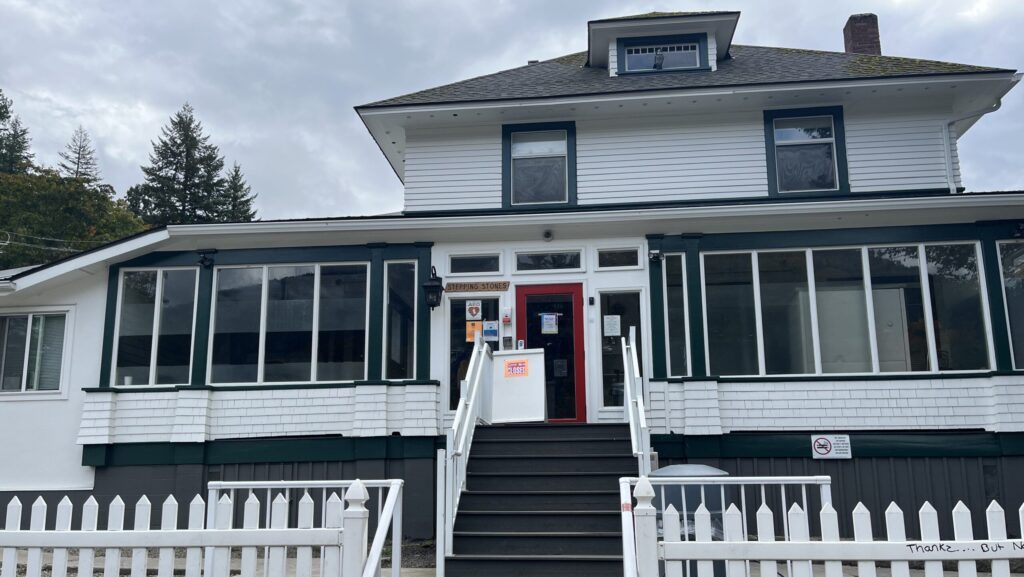 Stepping Stones shelter criticized by neighbours