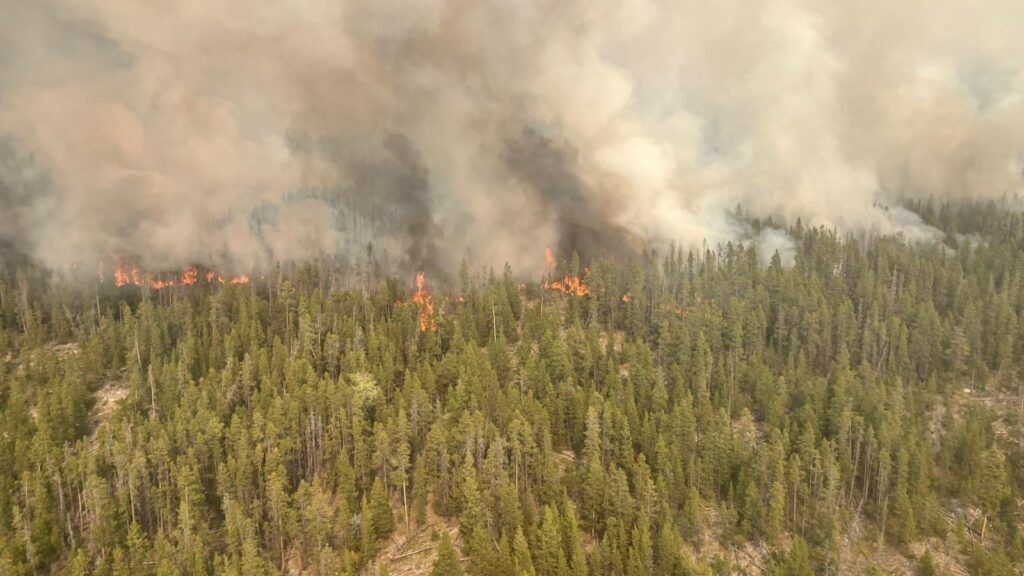Evacuation alert rescinded for Silver Basin fire, area restriction remains