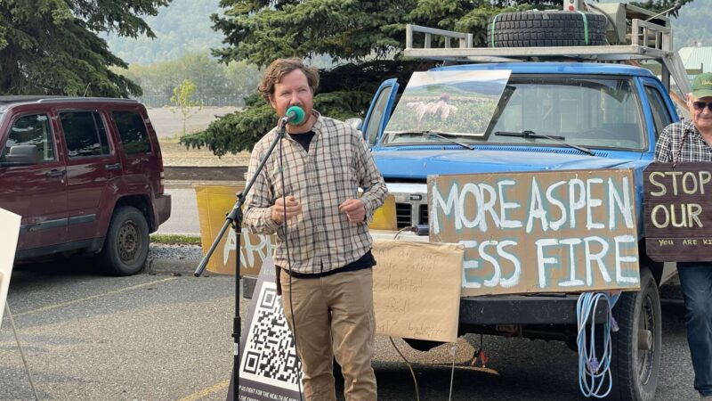 Rally against herbicide spray held outside of Ministry of Forest office