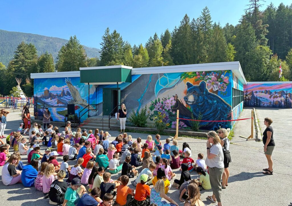 New Rosemont Elementary mural inspires student pride