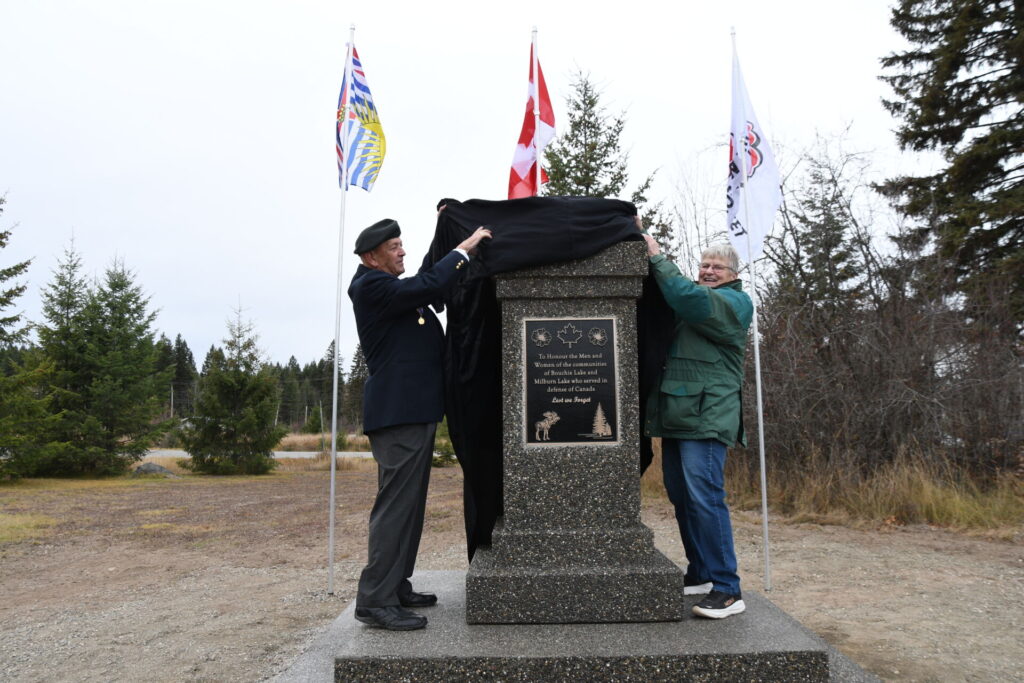 Bouchie Lake community unveils new cenotaph