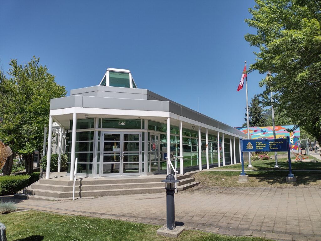 Castlegar RCMP seek suspects in fire bombing