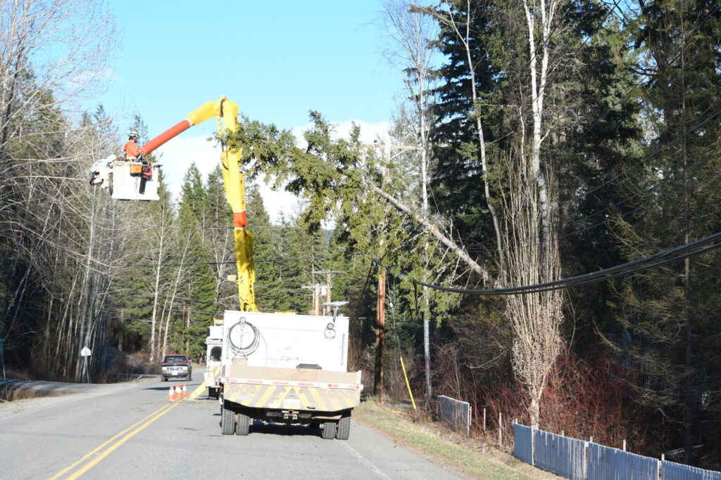 Wind knocks out power to thousands in the Cariboo