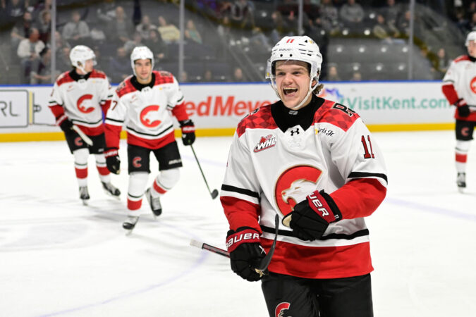 Gizowski and the power-play shine in PG Cougars win in Everett