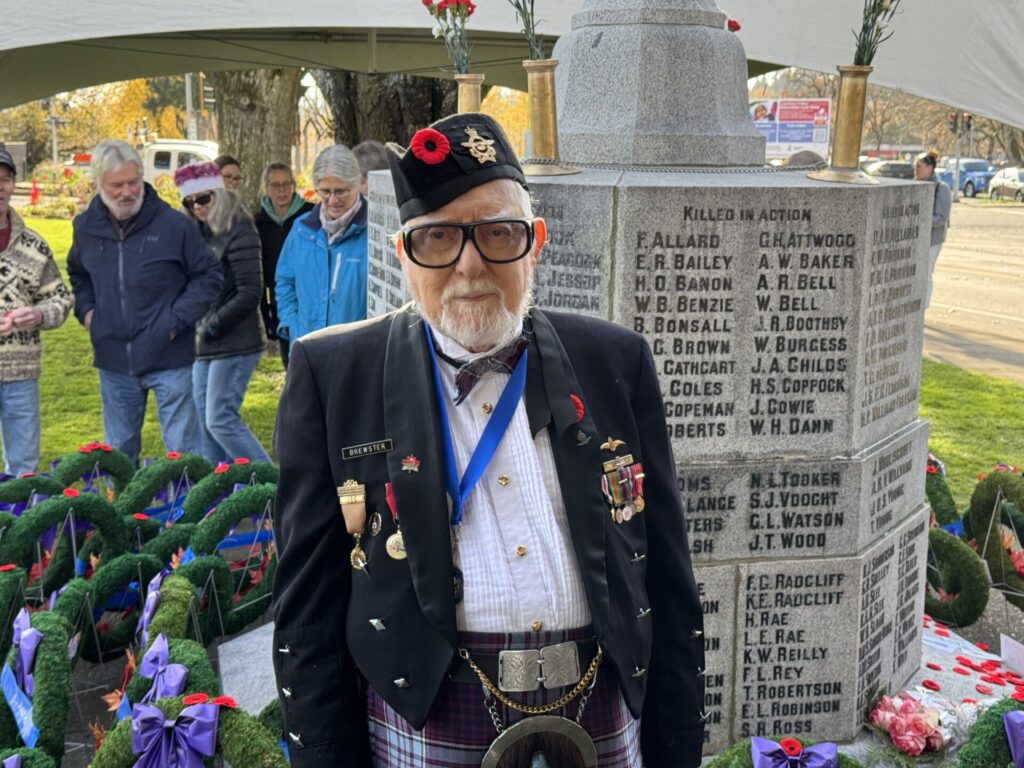 From Nanaimo to the Cowichan Valley, many pay their respects veterans who served in war 