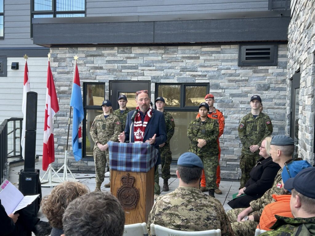 Courtenay mayor applauds 19 Wing Comox housing acquisition