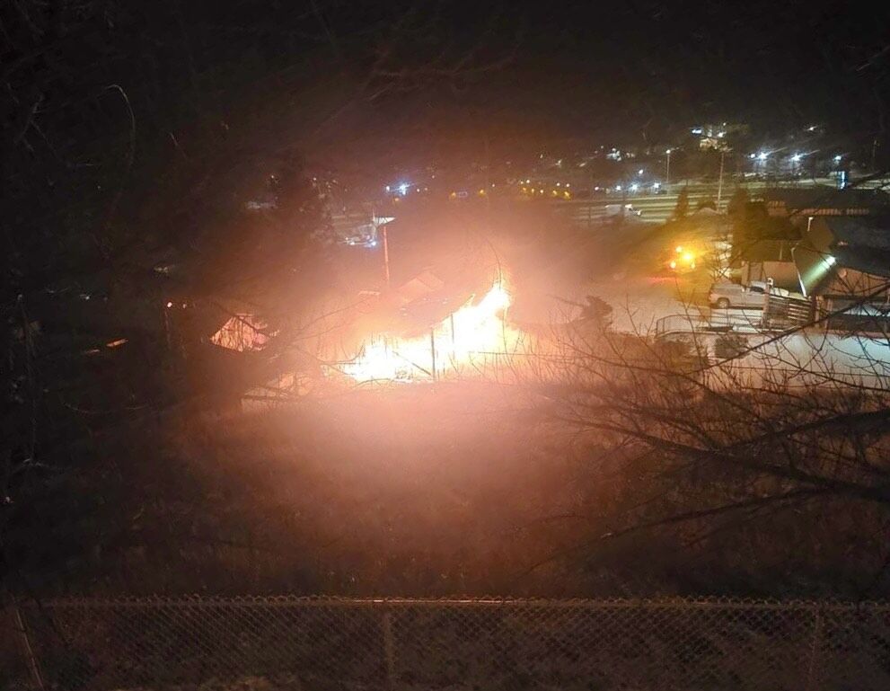 2 mobile homes damaged by fire in Williams Lake