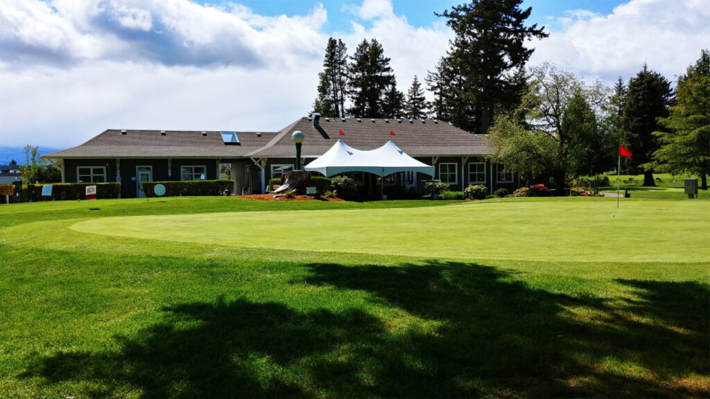 Town council unanimously votes to support 25-year lease for Comox Golf Course