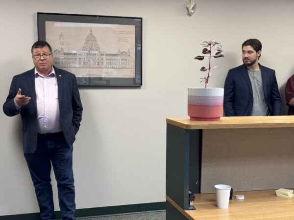 Clare suspends Conservative Party leadership quest