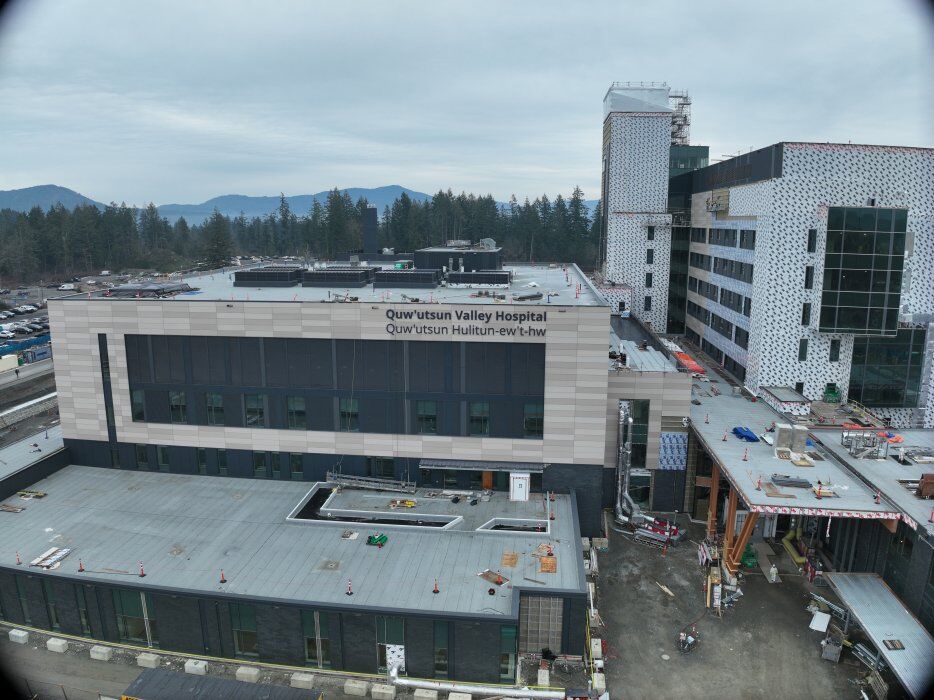 New signage installed at future Quw’utsun Valley Hospital in North Cowichan