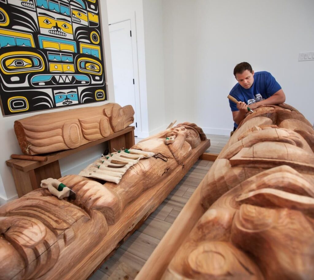 Karver Everson to carve totem pole for Glacier View roundabout