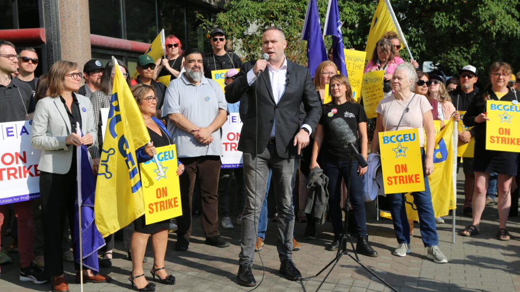 B.C. union calls for more work-from-home flexibility as fuel prices rise