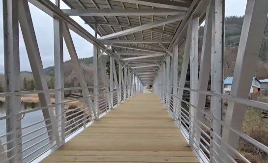 Christina Lake pedestrian bridge opens